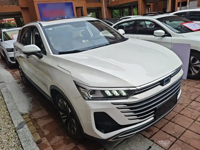 Bestune T77 — Фото автомобиля 3