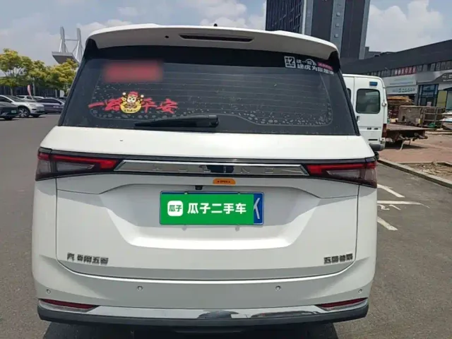Wuling Jiachen — Фото автомобиля 3