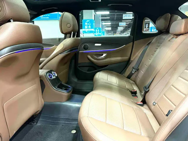Mercedes-Benz E-Class — Фото автомобиля 11