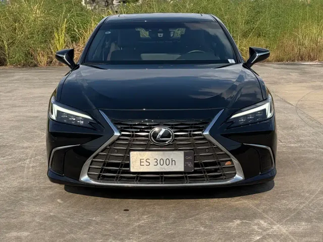 Lexus ES — Фото автомобиля 2