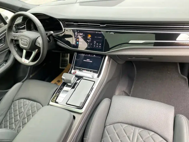 Audi SQ7 — Фото автомобиля 14