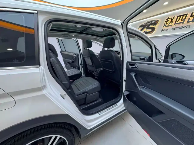 Volkswagen Touran — Фото автомобиля 14