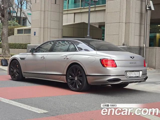 Bentley Flying Spur — Фото автомобиля 4