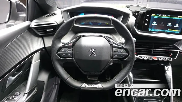 Peugeot 208 — Фото автомобиля 13