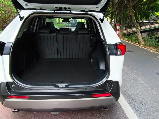 Toyota RAV4 — Фото автомобиля 18