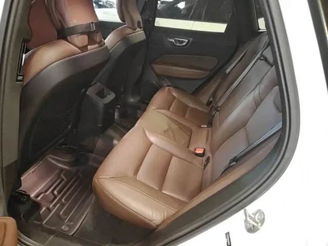 Volvo XC60 — Фото автомобиля 16