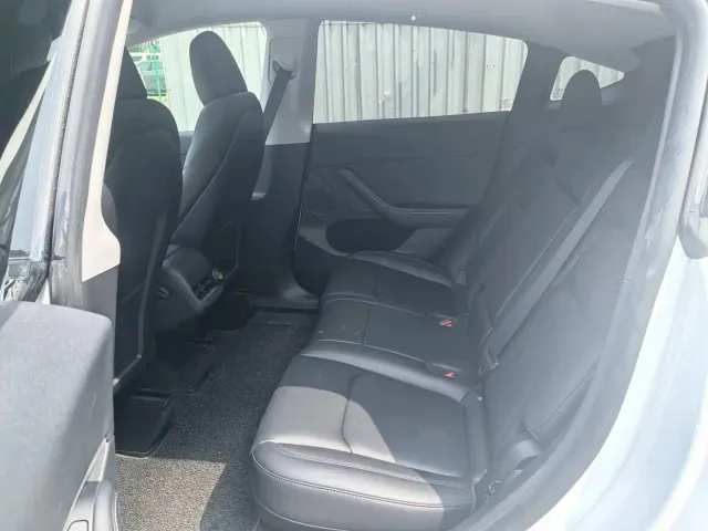 Tesla Model Y — Фото автомобиля 10