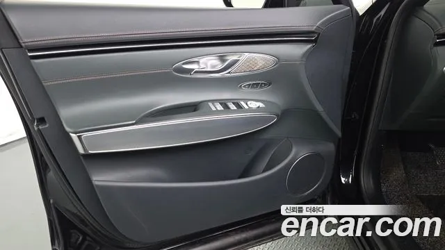Genesis GV70 — Фото автомобиля 24