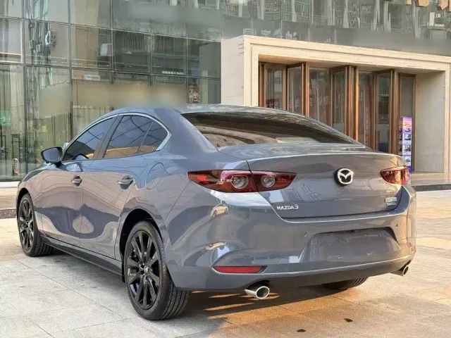 Mazda Axela — Фото автомобиля 11
