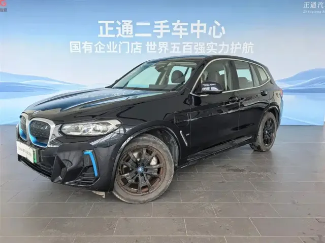 Фотография автомобиля — BMW iX3