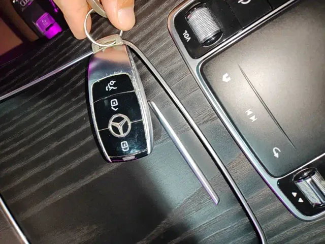 Mercedes-Benz E-Class — Фото автомобиля 8