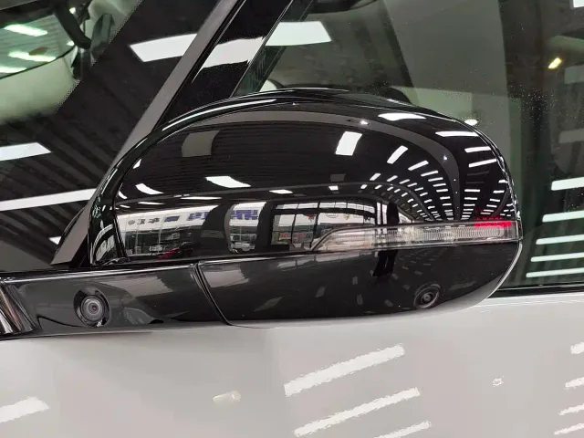 Li Auto MEGA — Фото автомобиля 12