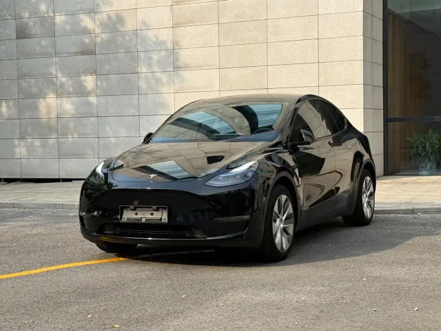 Фотография автомобиля — Tesla Model Y