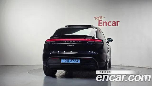 Porsche Macan Electric — Фото автомобиля 4