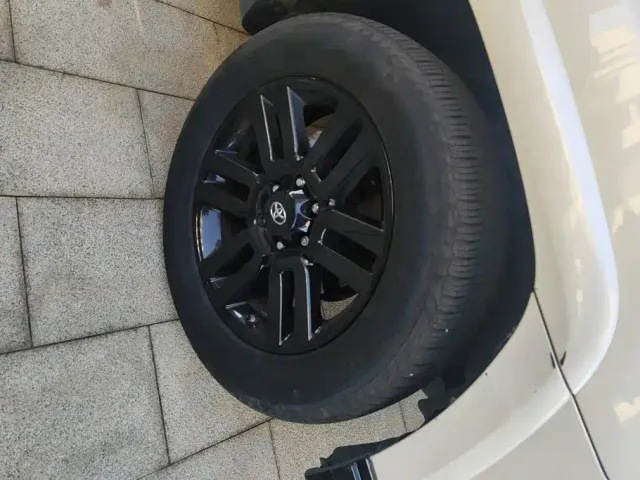 Toyota 4Runner — Фото автомобиля 6
