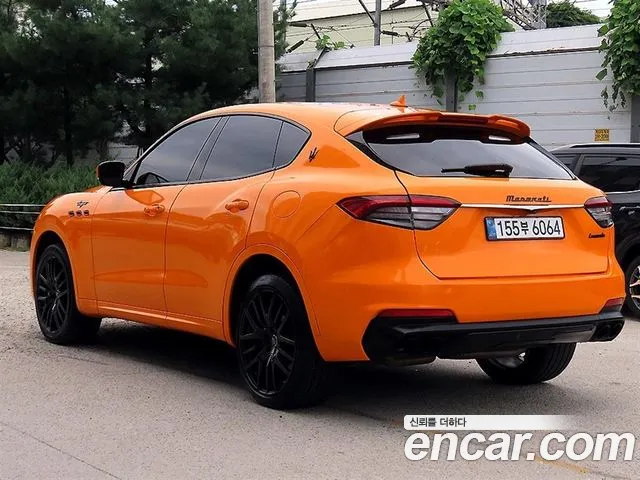 Maserati Levante — Фото автомобиля 3