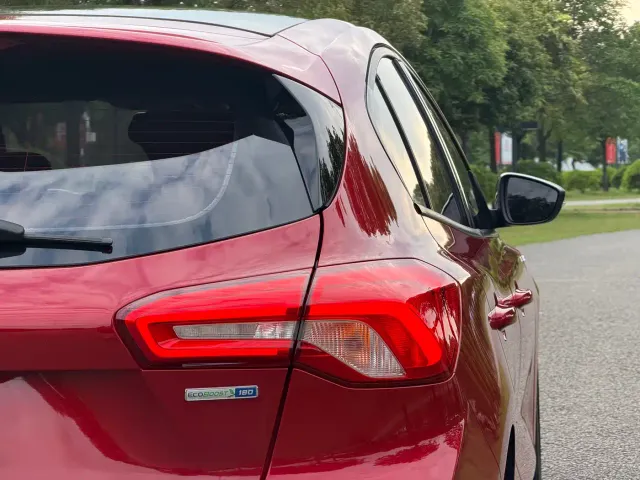 Ford Focus — Фото автомобиля 9