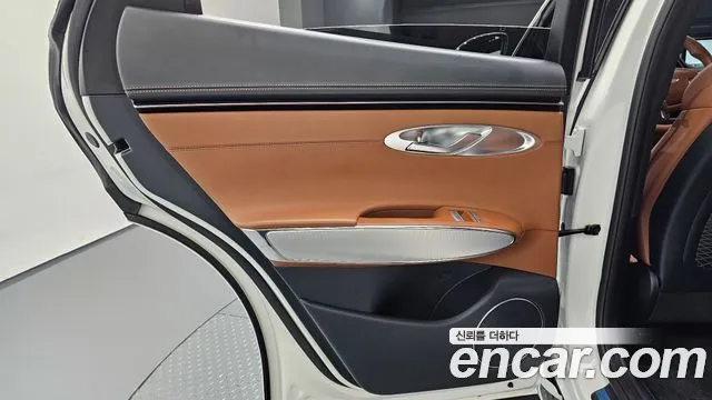 Genesis GV70 — Фото автомобиля 14