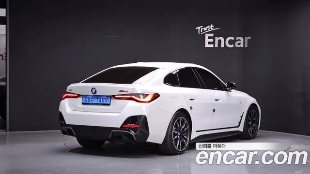 BMW i4 — Фото автомобиля 2