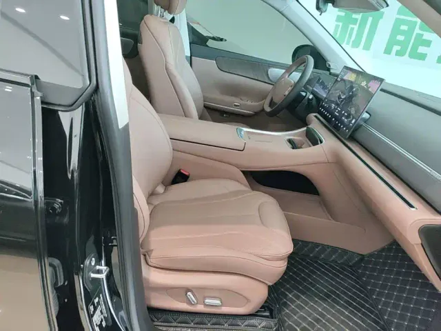 Leapmotor C11 — Фото автомобиля 24