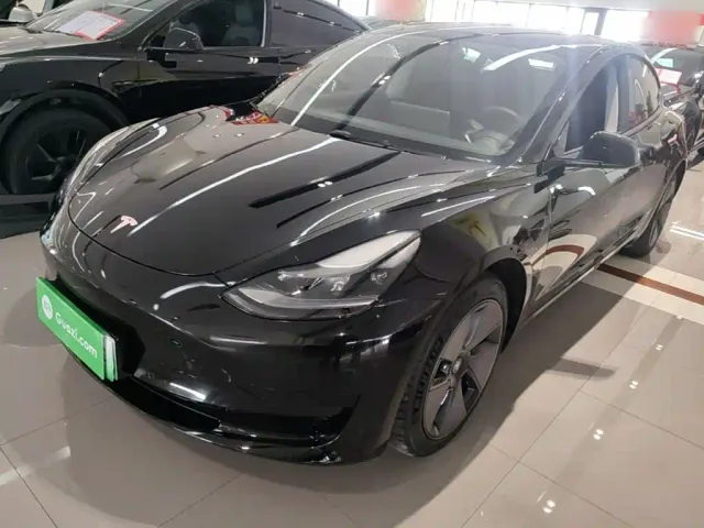 Фотография автомобиля — Tesla Model 3