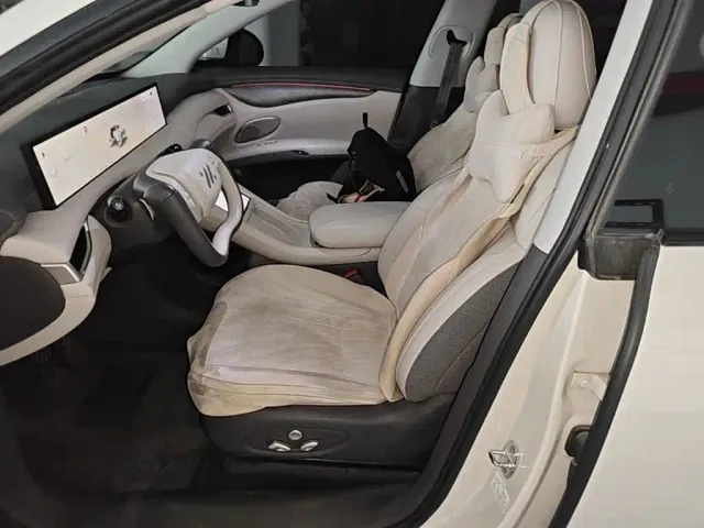 IM Motors LS6 — Фото автомобиля 16