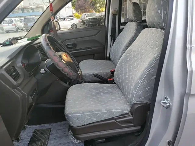 Wuling Hongguang V — Фото автомобиля 14