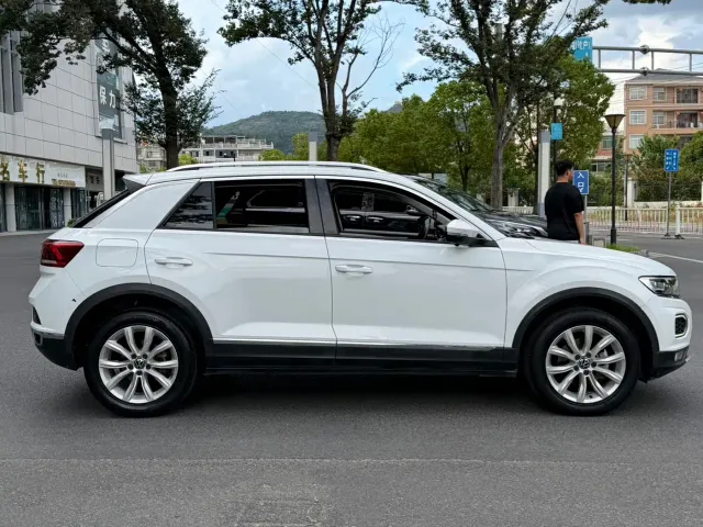 Volkswagen T-Roc — Фото автомобиля 4