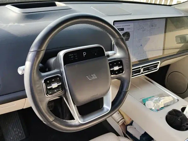 Li Auto L9 — Фото автомобиля 15