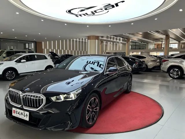 Фотография автомобиля — BMW 5 Series