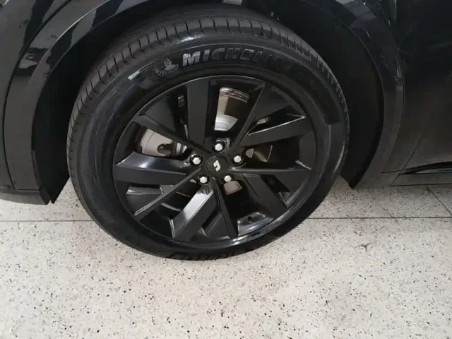 Li Auto L8 — Фото автомобиля 22