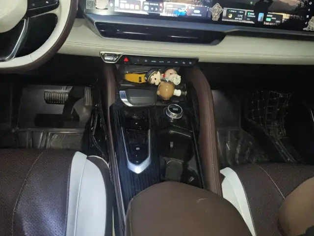 Geely Xingyue L — Фото автомобиля 16