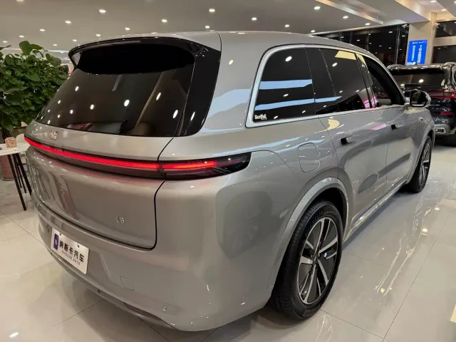 Li Auto L8 — Фото автомобиля 4