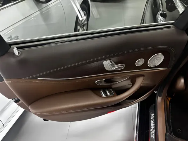 Mercedes-Benz E-Class — Фото автомобиля 10
