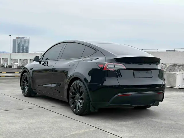 Tesla Model Y — Фото автомобиля 7
