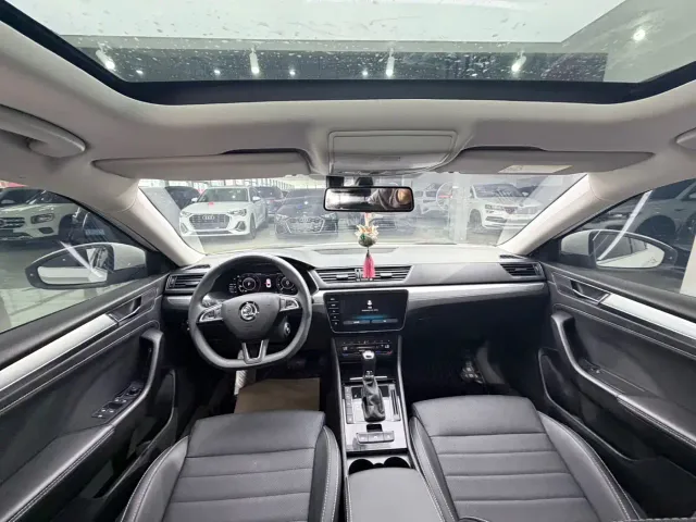Skoda Superb — Фото автомобиля 9
