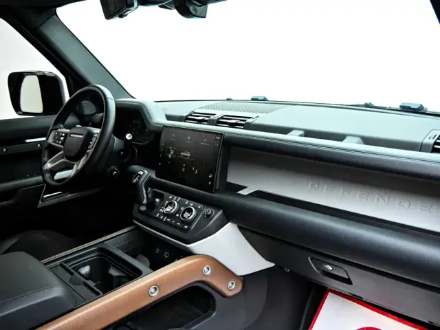 Land Rover Defender — Фото автомобиля 16