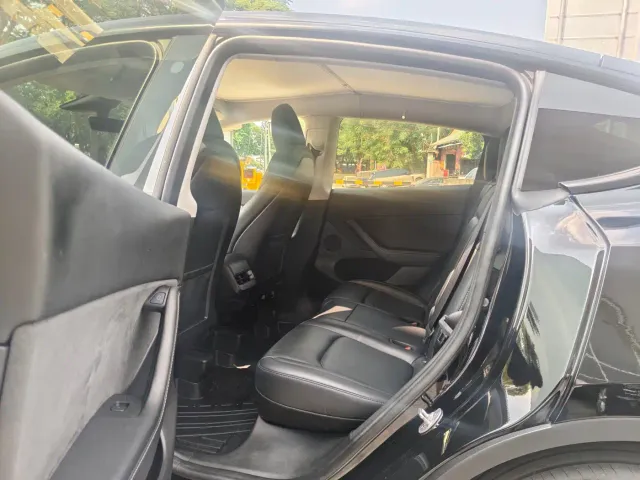Tesla Model Y — Фото автомобиля 8