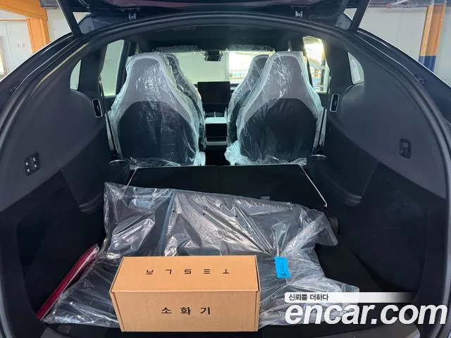 Tesla Model Y — Фото автомобиля 16