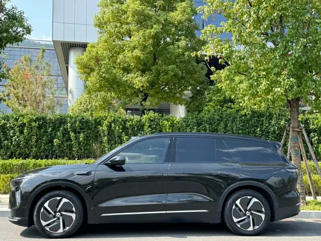 Nio ES8 — Фото автомобиля 2
