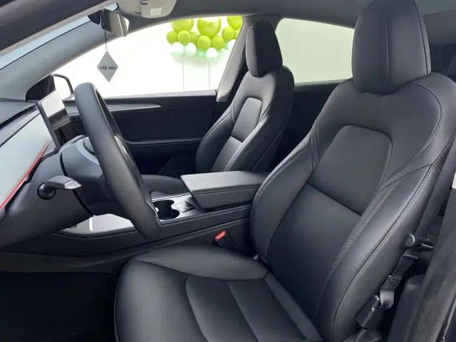 Tesla Model Y — Фото автомобиля 17