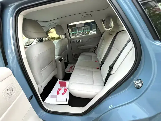 Leapmotor B10 — Фото автомобиля 5