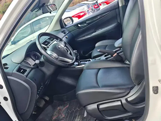 Nissan Tiida — Фото автомобиля 3