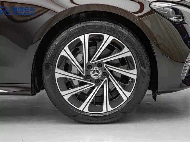 Mercedes-Benz E-Class — Фото автомобиля 11