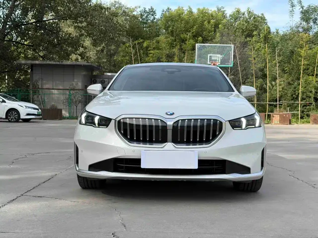 BMW 5 Series — Фото автомобиля 4
