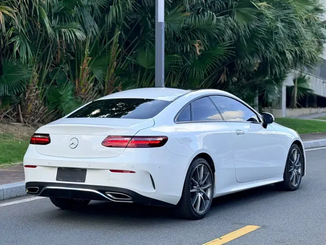 Mercedes-Benz E-Class — Фото автомобиля 19