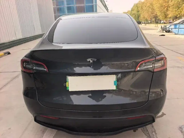 Tesla Model Y — Фото автомобиля 8