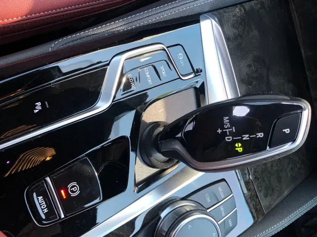 BMW 5 Series — Фото автомобиля 17
