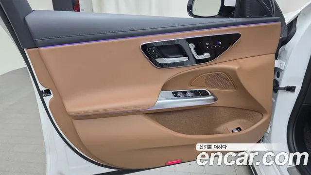 Mercedes-Benz E-Class — Фото автомобиля 24