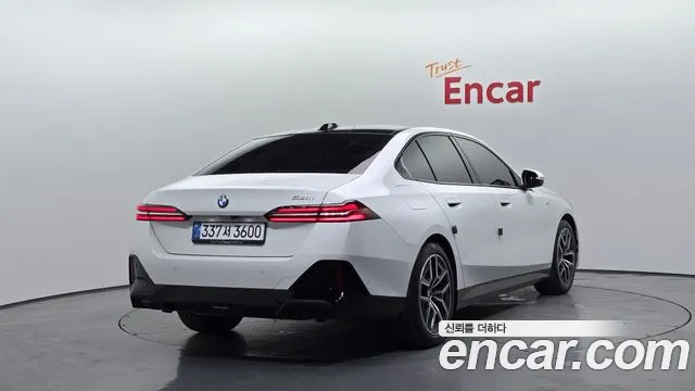 BMW 5-Series — Фото автомобиля 2
